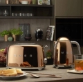CZAJNIK-ELEKTRYCZNY-rozowe-zloto-50-s-Style-SMEG-Kolor-dominujacy-rozowy.jpg