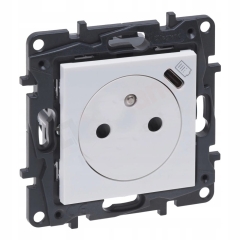 Niloe Step Gniazdo 2P+Z 16 A - 230 V z przesłoną, zaciski automatyczne, białe