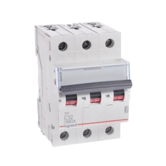 Wyłącznik NADPRĄDOWY S 303 C 32 A LEGRAND