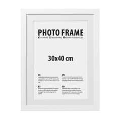 Ramka fotograficzna białą 30x40cm do zawieszenia