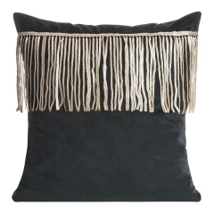POSZEWKA Z FRĘDZLAMI WELUR VELVET 45X45 CM CZARNA