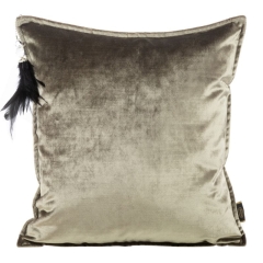 POSZEWKA WELUR VELVET Z WISIOREM 45X45 CM C.BEŻOWA