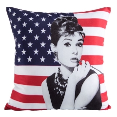POSZEWKA USA DAMA 45X45 CM WIELOKOLOROWA