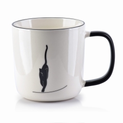 Porcelanowy na kawę z kotem Kubek 360ml 9cm czarne ucho i obwódka